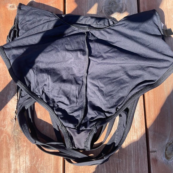 La Blanca Island Goddess One-Piece Swimsuit - Picture 7 of 7